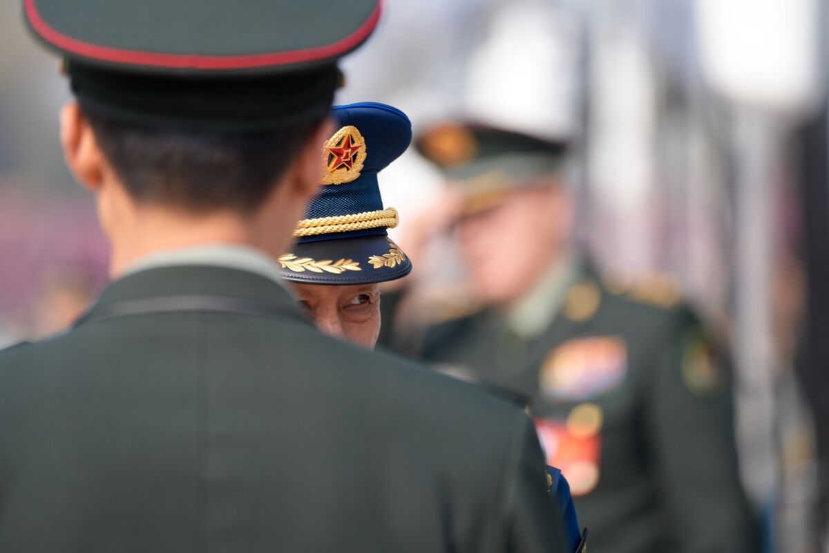 China Gains Edge From Trump’s War With Iran, Officials Say