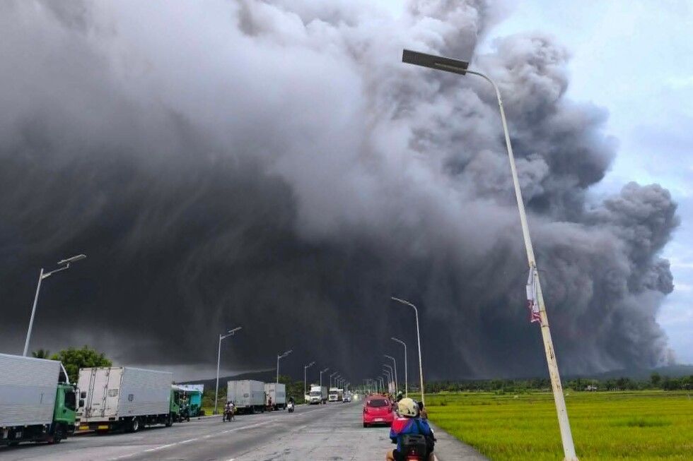 Nearly 200,000 people affected by Philippine volcano ash
