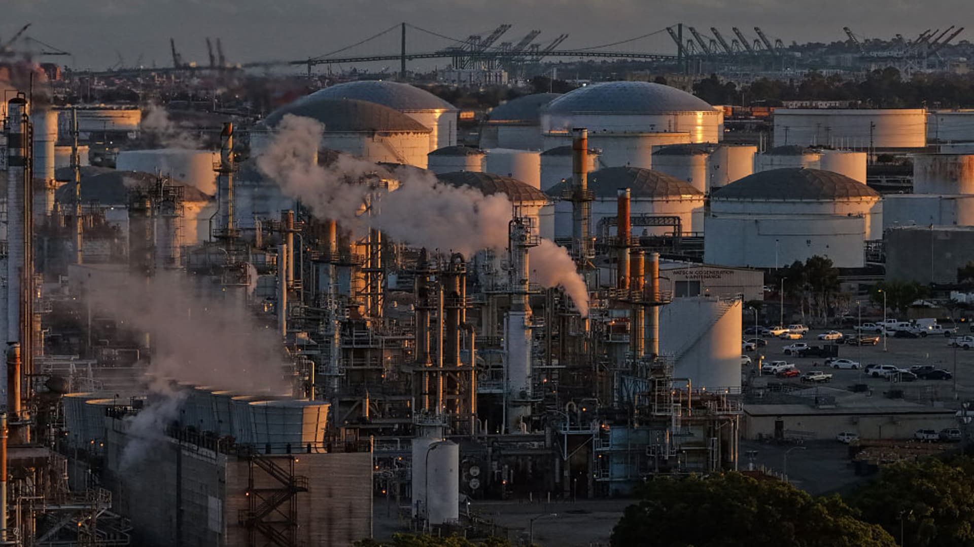 investors assess U.S.-Iran tensions, lingering supply fears