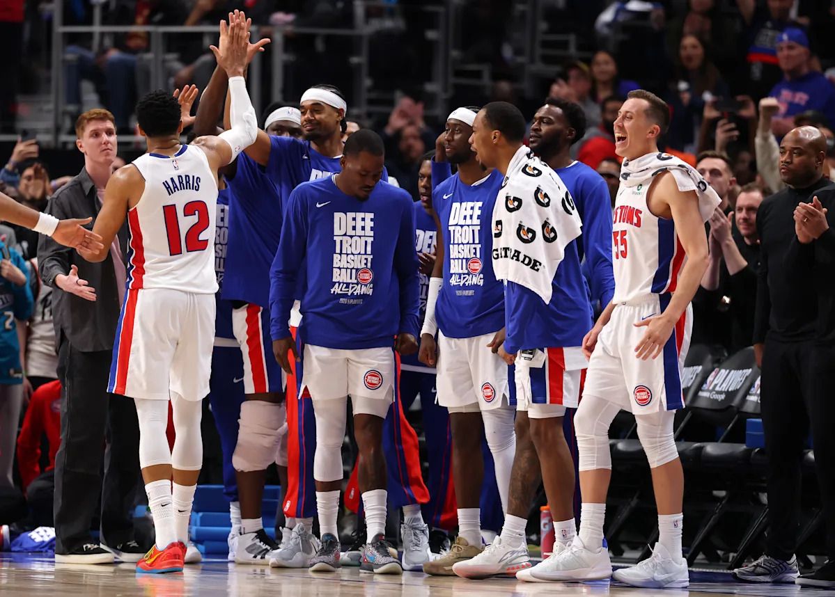 Pistons hold off Cavaliers in Game 2 to take 2-0 series lead